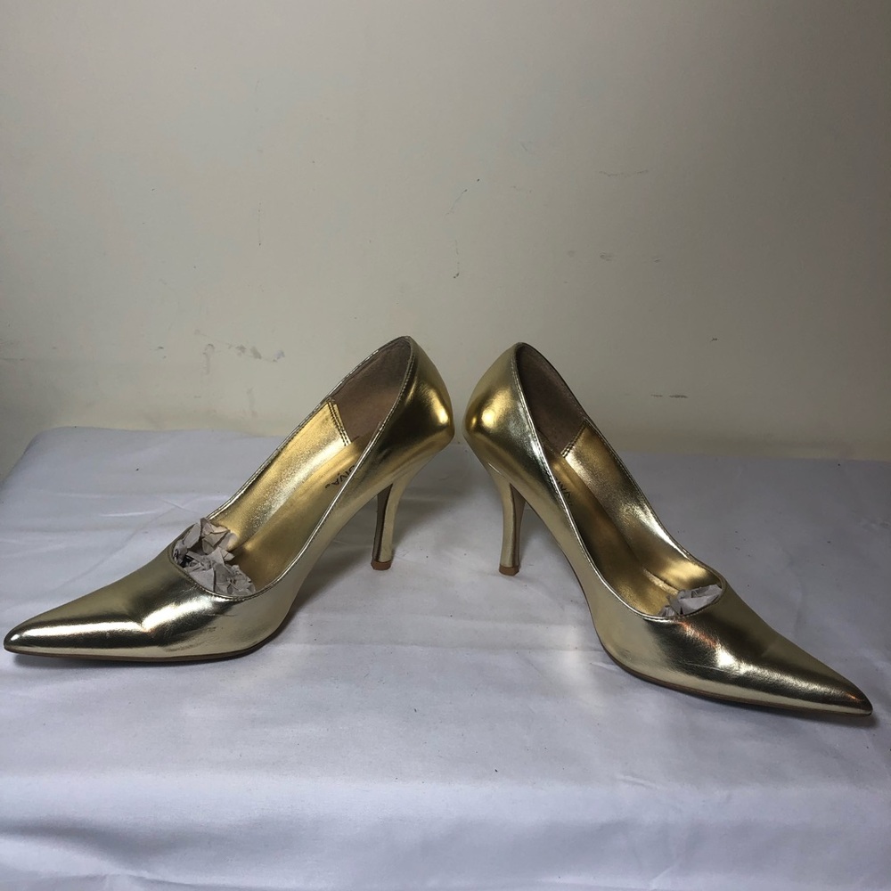 Wild Diva Metallic Gold Pointed Toe Heels - Picture 2 of 6